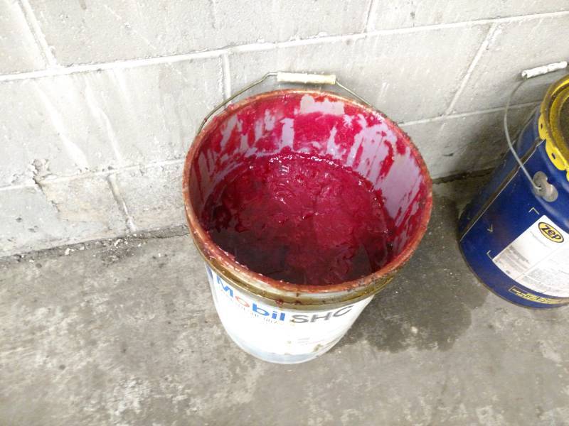 lot 117 image: Mobile SHC007 Synthetic Grease...