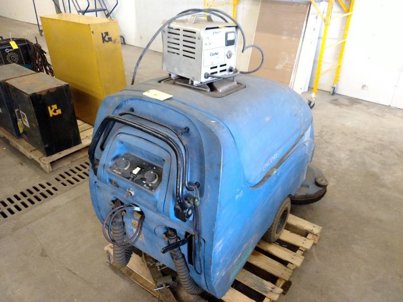 lot 121 image: Clarke Encore Scrubber, 36 Volt wit...