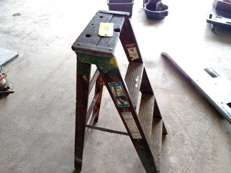 lot 126 image: Werner 4 Wood Step Ladder...