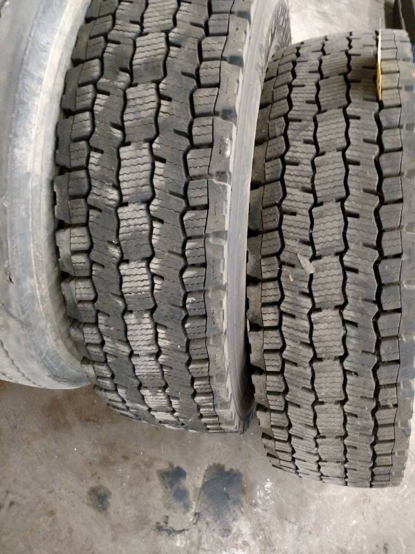 lot 138 image: (2) Michelin 27580R22.5 Tires...