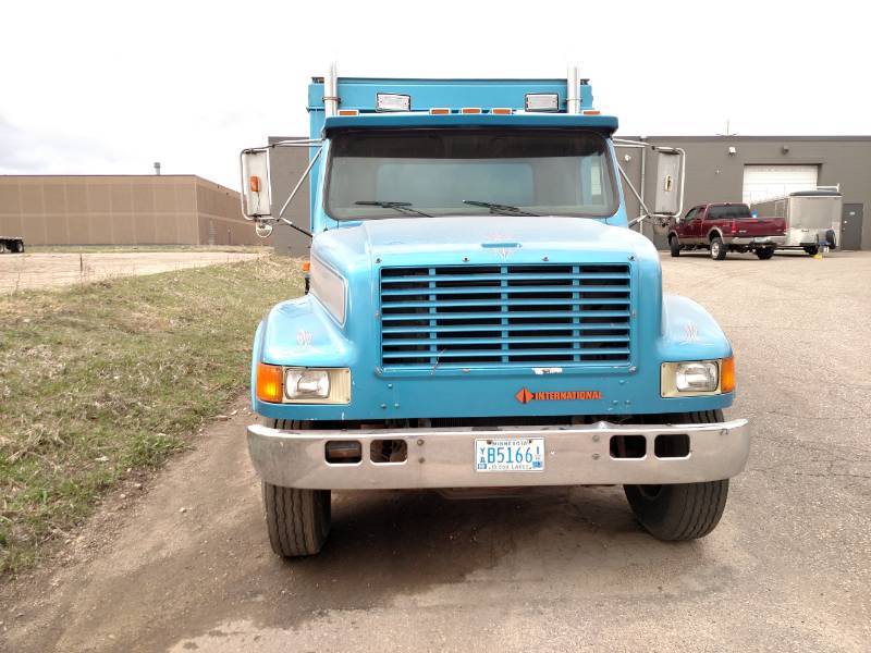 lot 1 image: 1991 International Service Truck