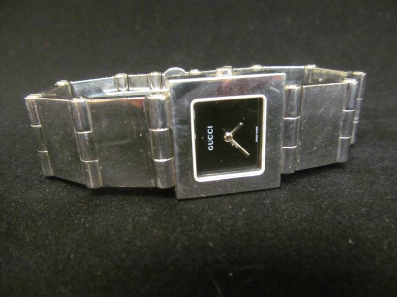 lot 3 image: Jewelry