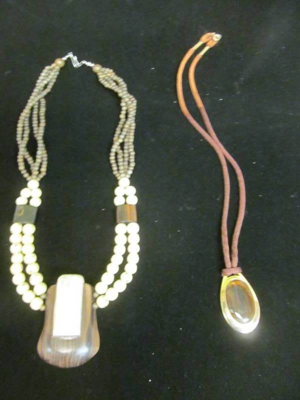lot 7 image: Jewelry