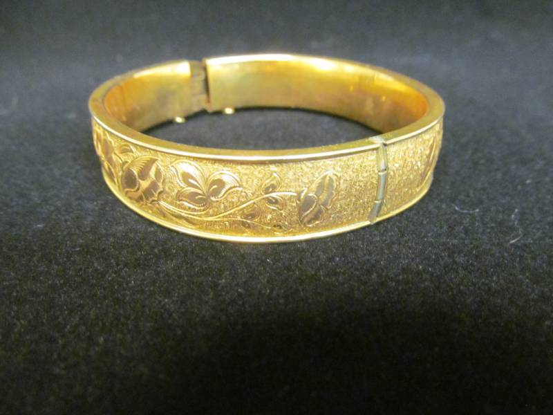 lot 8 image: Jewelry
