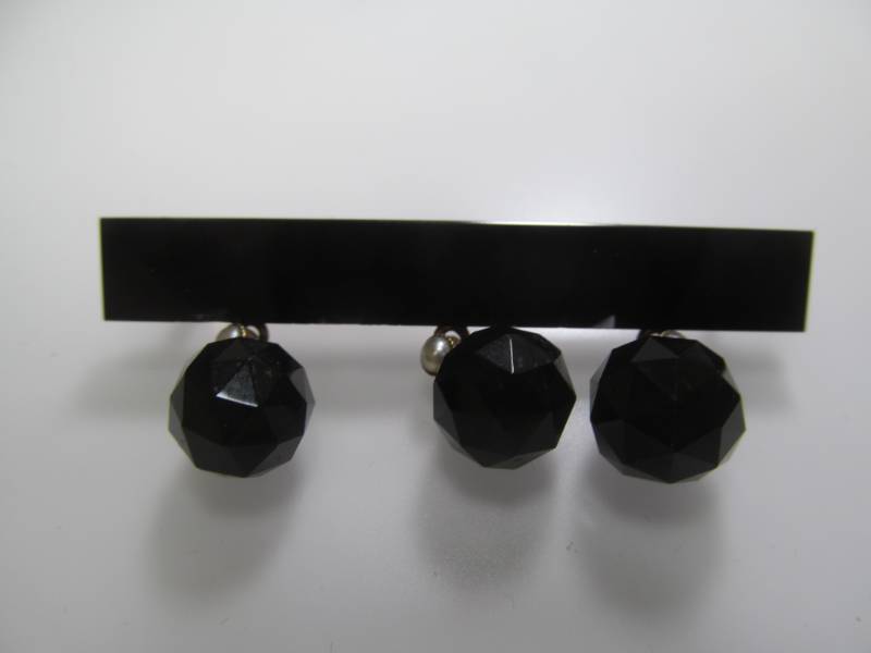 lot 9 image: Jewelry