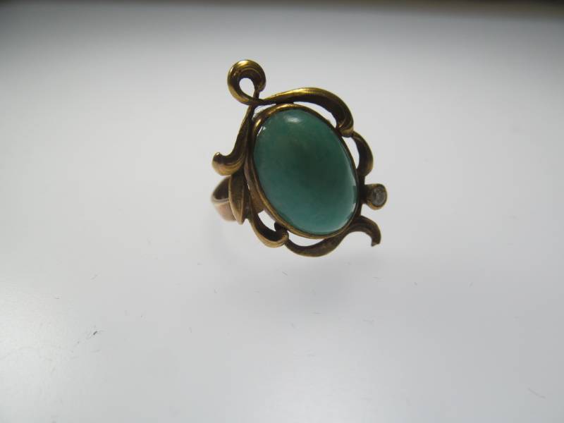 lot 13 image: Jewelry