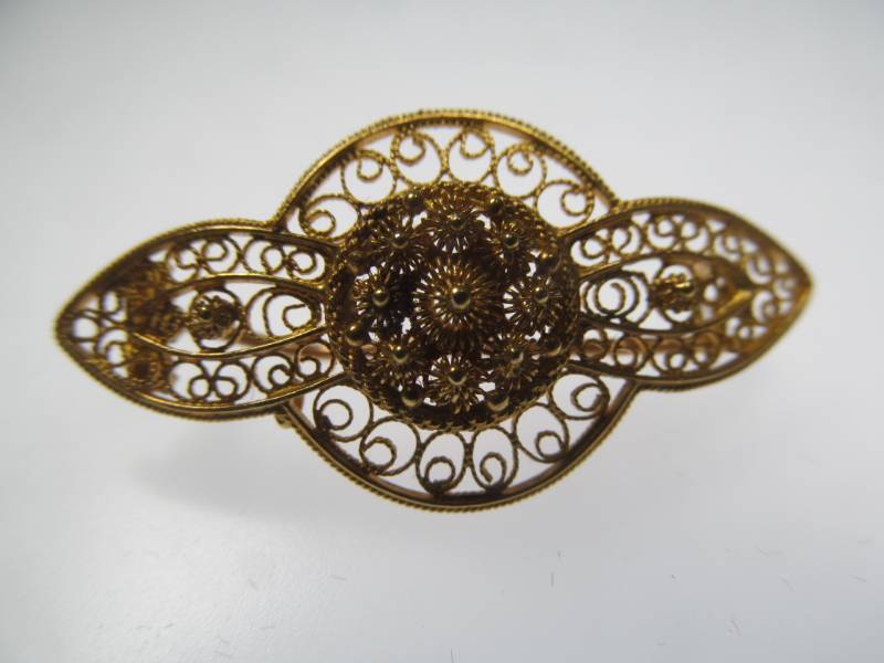 lot 16 image: Jewelry