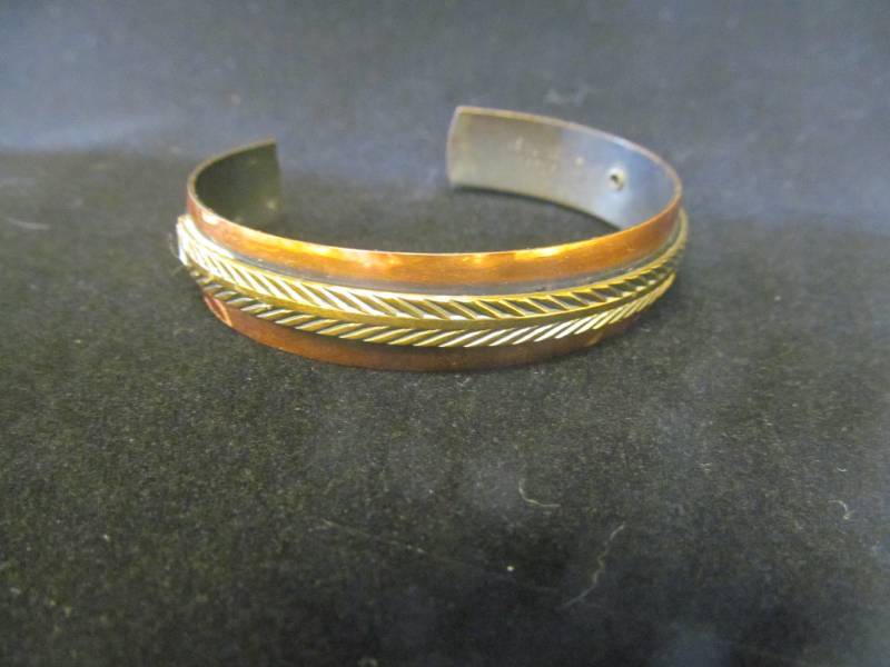 lot 29 image: Jewelry
