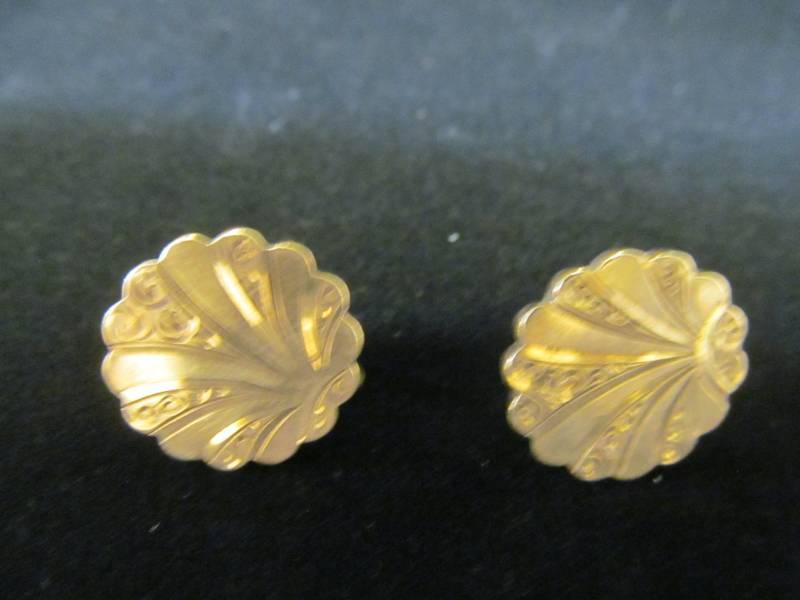 lot 31 image: Jewelry