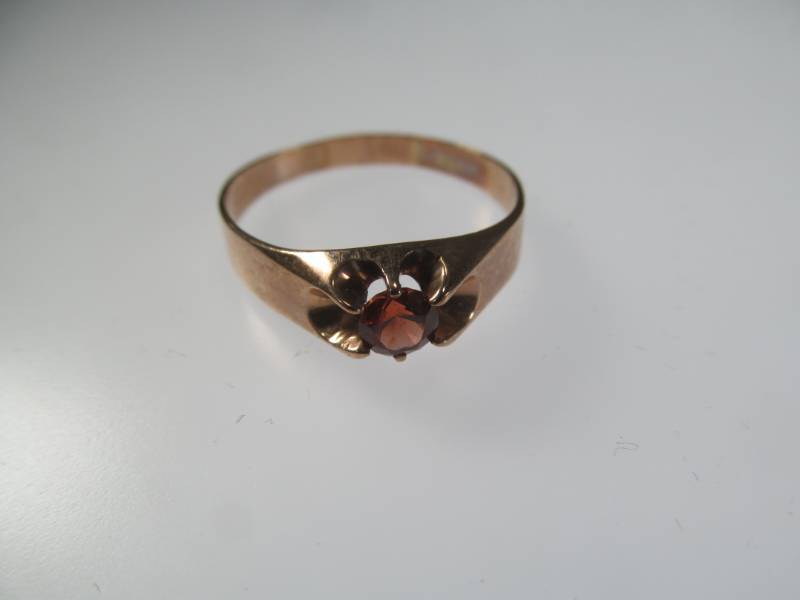 lot 32 image: Jewelry