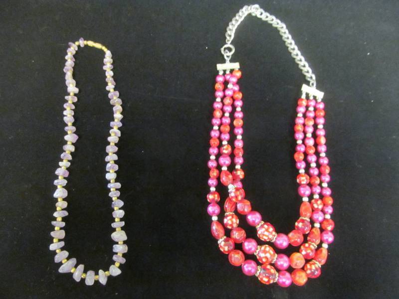 lot 35 image: Jewelry