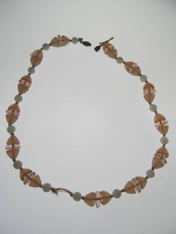 lot 36 image: jewelry