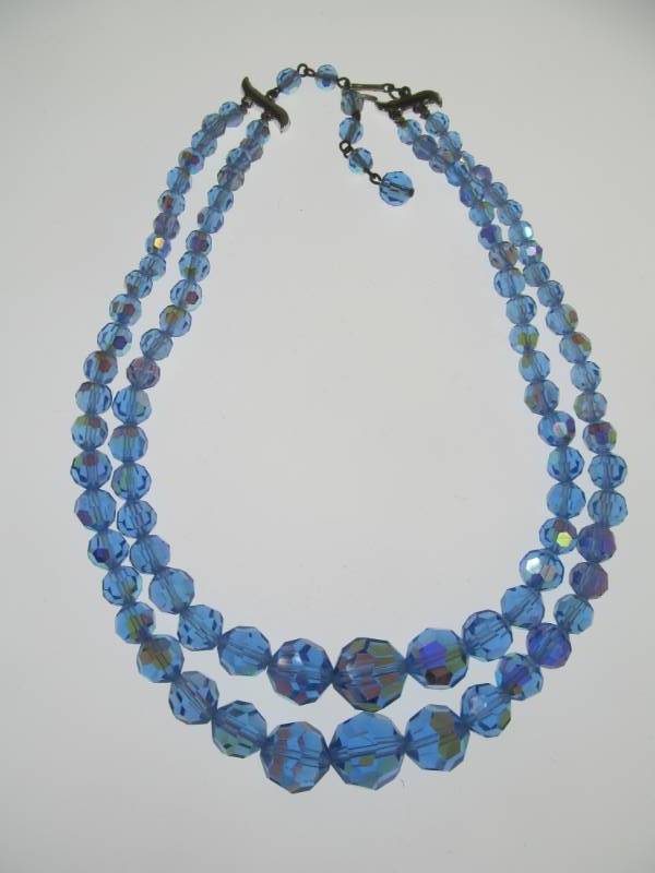 lot 41 image: Jewelry