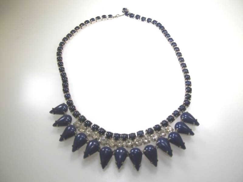 lot 42 image: Jewelry