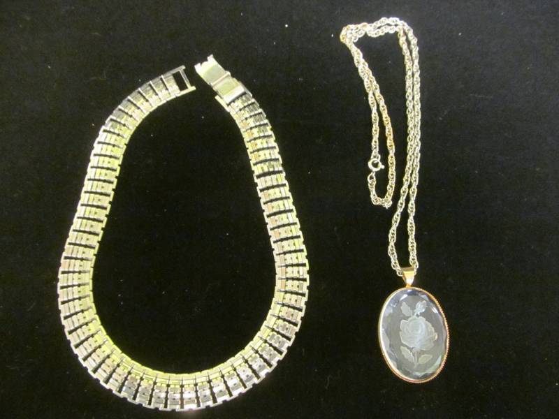 lot 43 image: Jewelry
