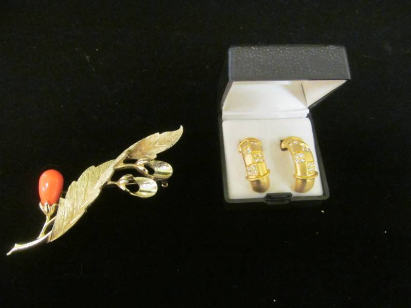lot 47 image: Jewelry