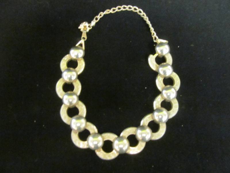 lot 48 image: Jewelry