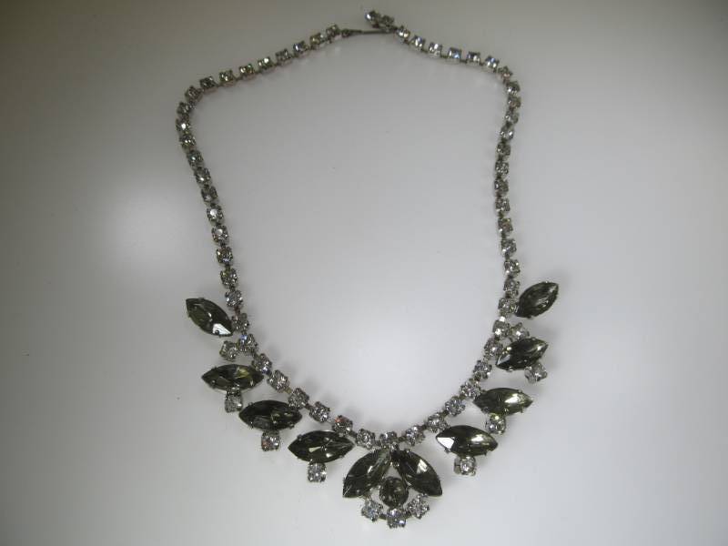 lot 51 image: Jewelry