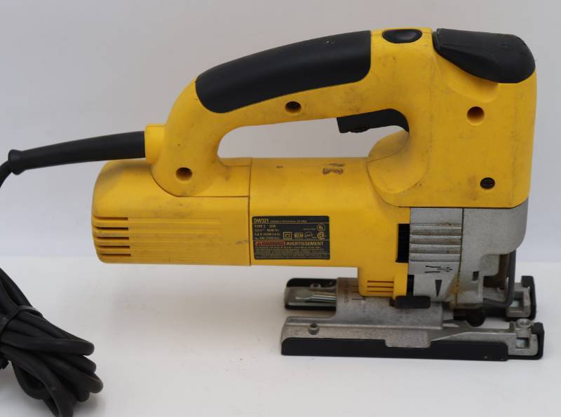 lot 12 image: Dewalt Jig Saw