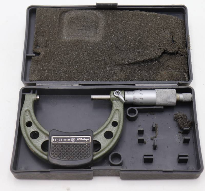 lot 35 image: Mitutoyo 50-75mm 0.01mm Caliper