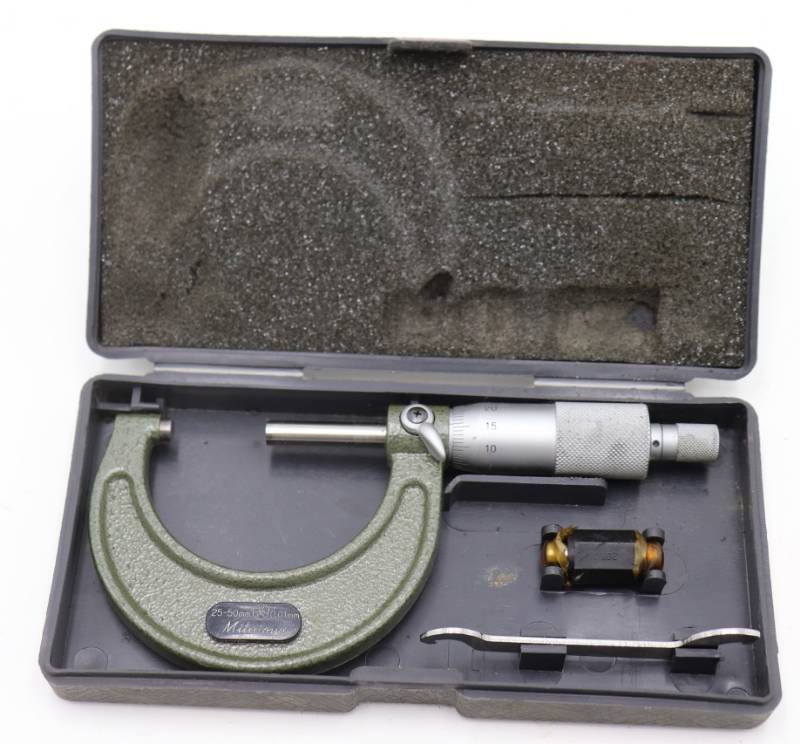 lot 37 image: Mitutoyo 25-50mm 0.01mm Caliper