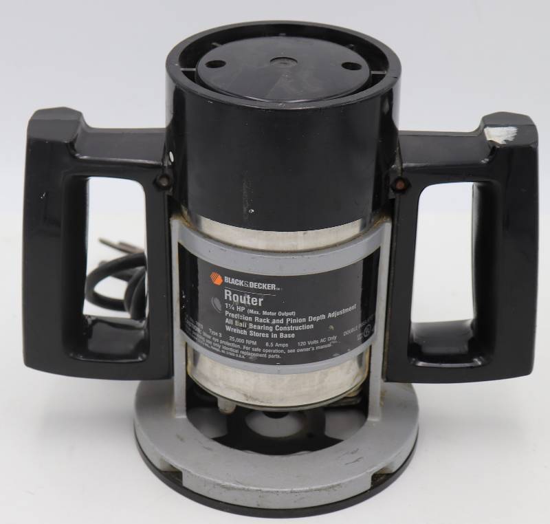 lot 54 image: Black & Decker Router