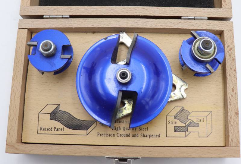lot 62 image: 3piece Router Bit Set