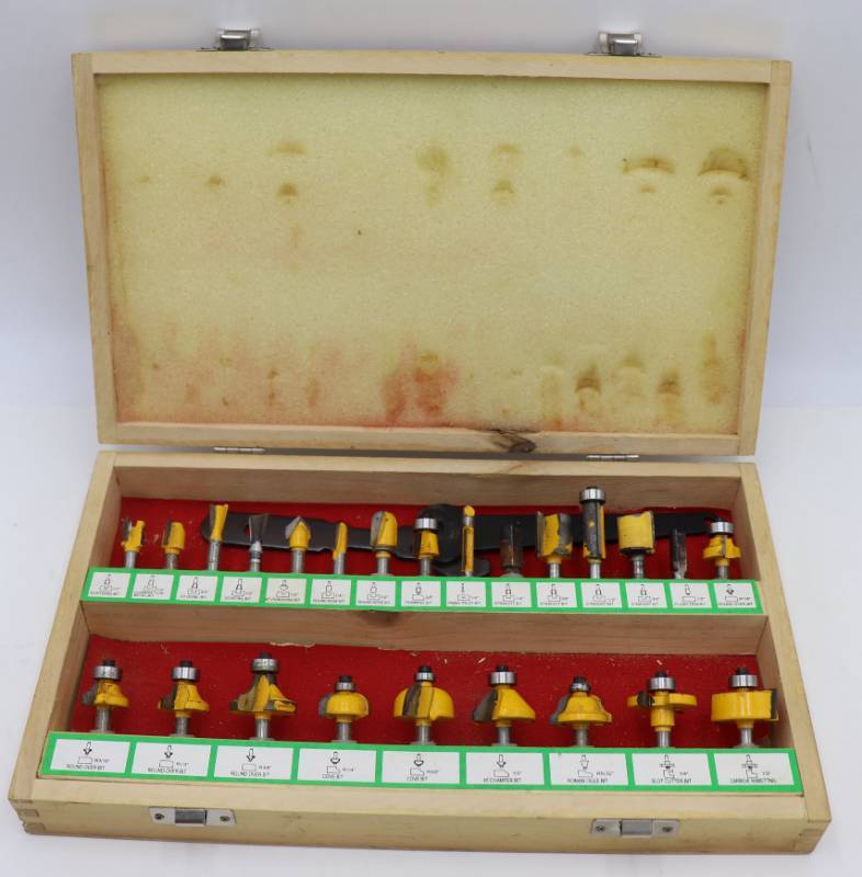lot 61 image: 24piece Router Bit Set
