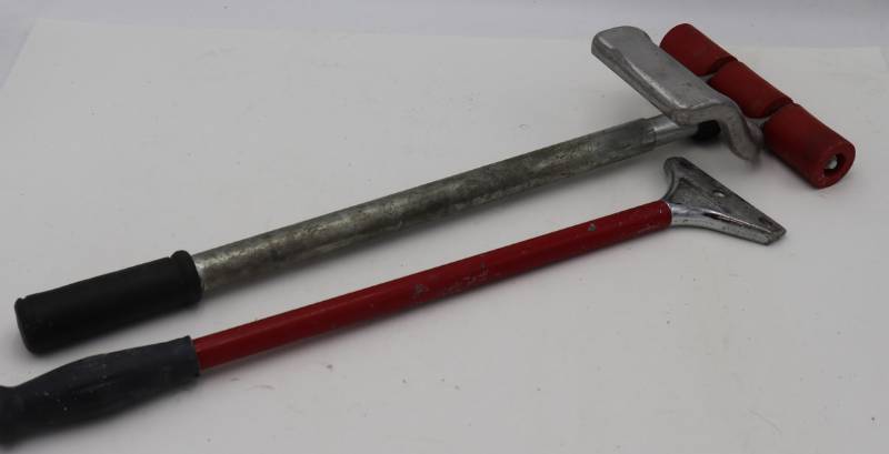 lot 71 image: Linoleum RollerFloor Scrapper