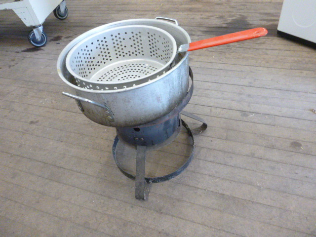lot 14 image: Propane Fish Fryer