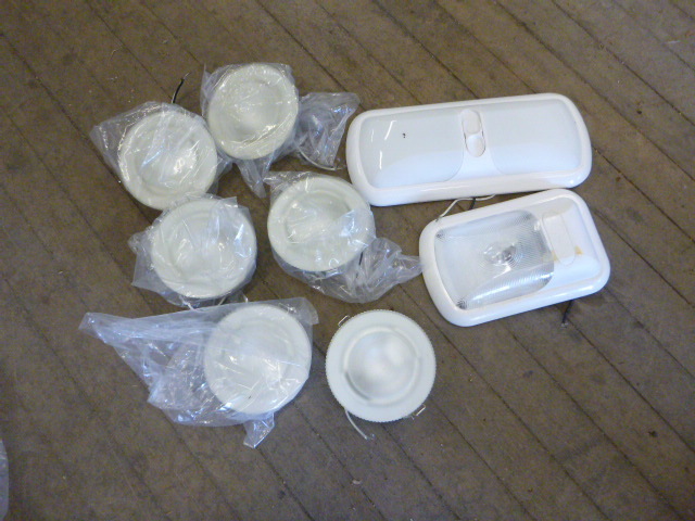 lot 17 image: 8 CamperFish House Lights