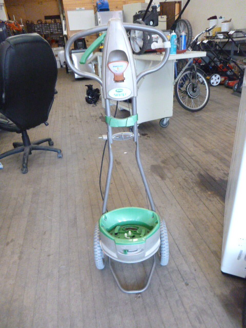 lot 19 image: Scotts Snap Fertilizer Spreader