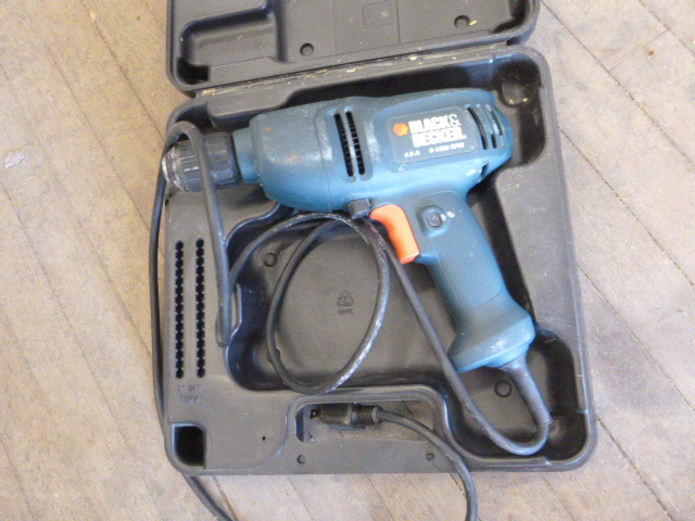 lot 23 image: Black & Decker 38 Drill