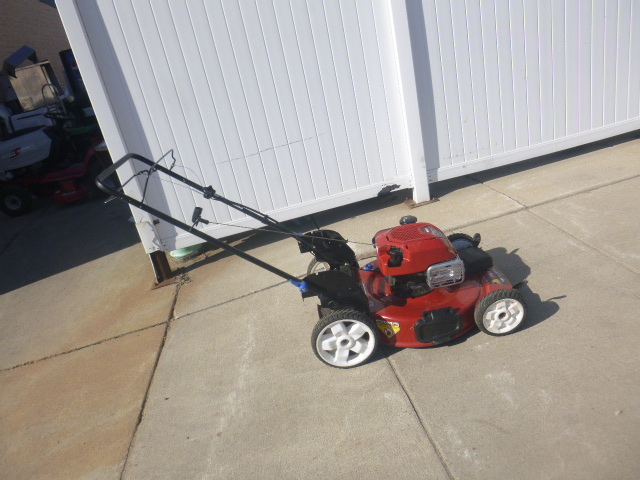 lot 7 image: Toro Recycler 22 SmartStow Push Lawn Mower