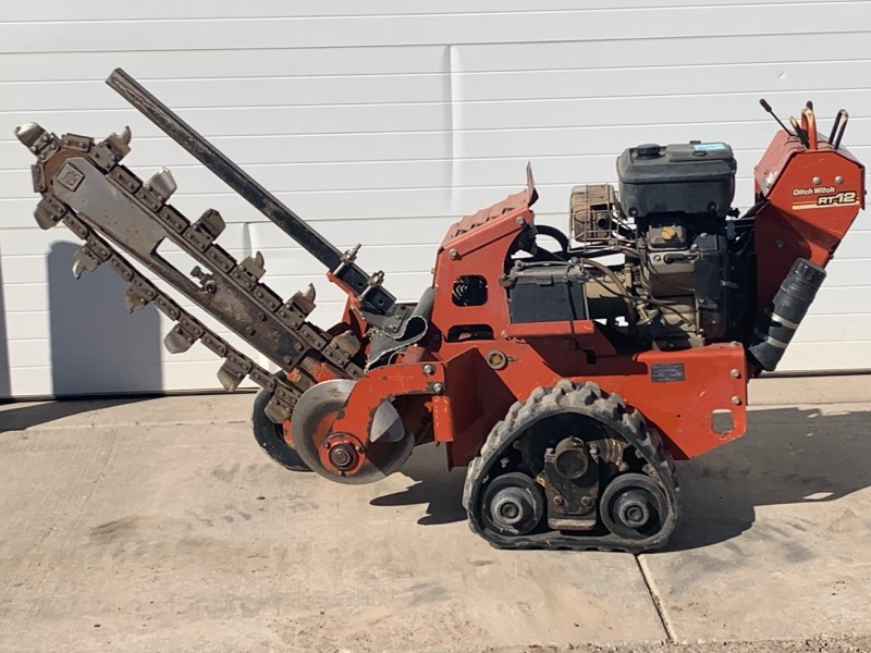 lot 3 image: Ditch Witch RT-12 Landscape Trencher