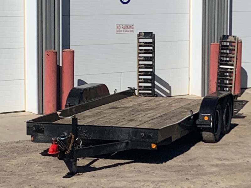 lot 1 image: 2003 Felling Tandem-Axle Equipment Trailer