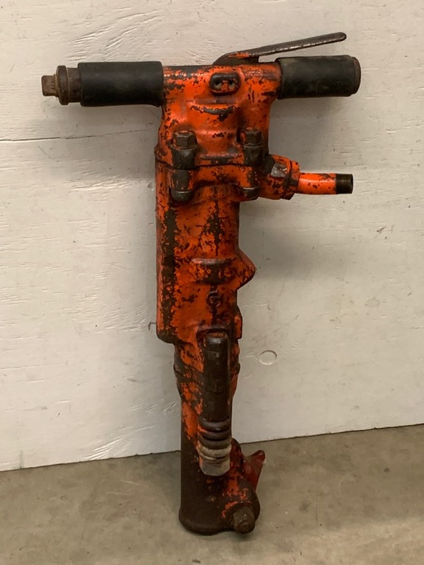 lot 17 image: Central Pneumatic Jack-Hammer