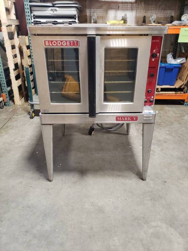 lot 5 image: Blodgett Single Convection Oven
