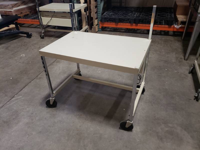 lot 17 image: Mobile Cart, Powered