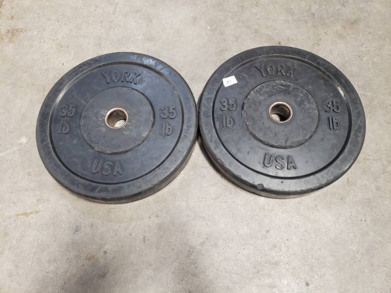 lot 21 image: Bumper Plates 35lb