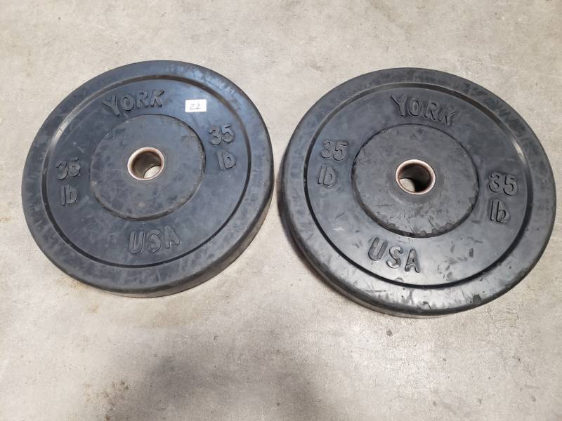 lot 22 image: Bumper Plates 35lb