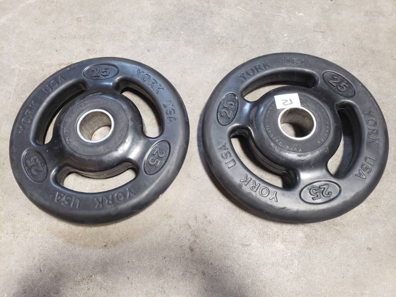 lot 23 image: Bumper Plates 25lb