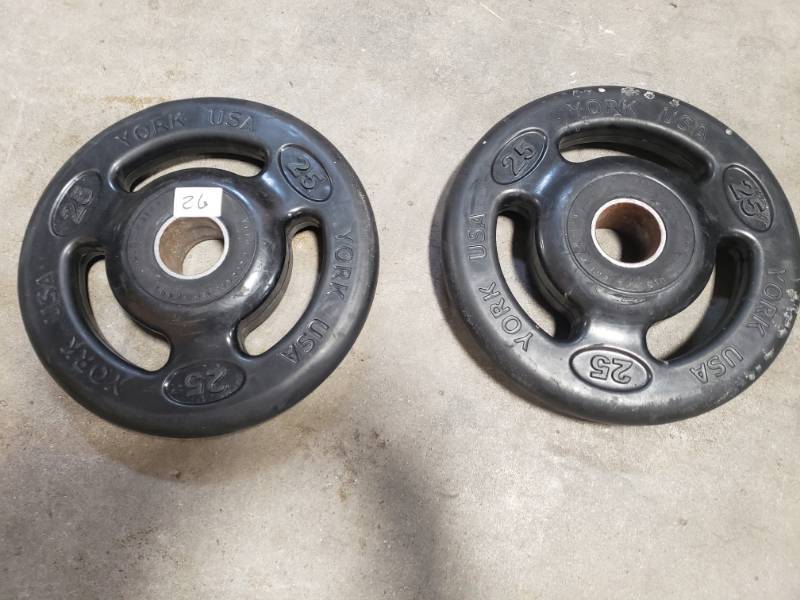 lot 26 image: Bumper Plates 25lb