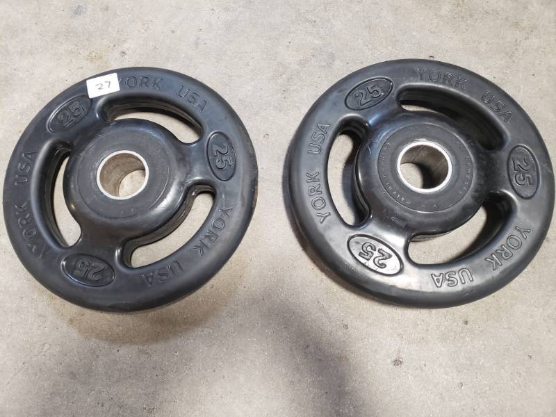 lot 27 image: Bumper Plates 25lb