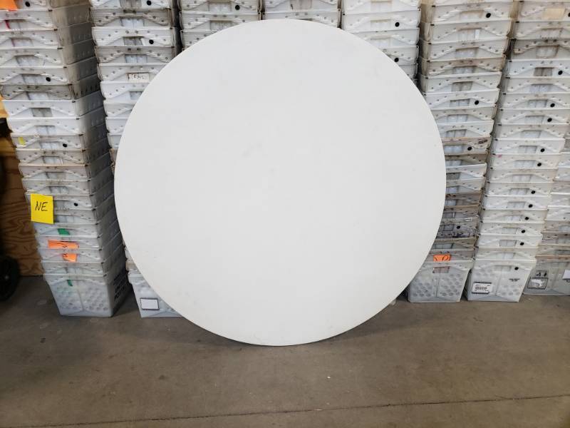 lot 43 image: Round Folding Table