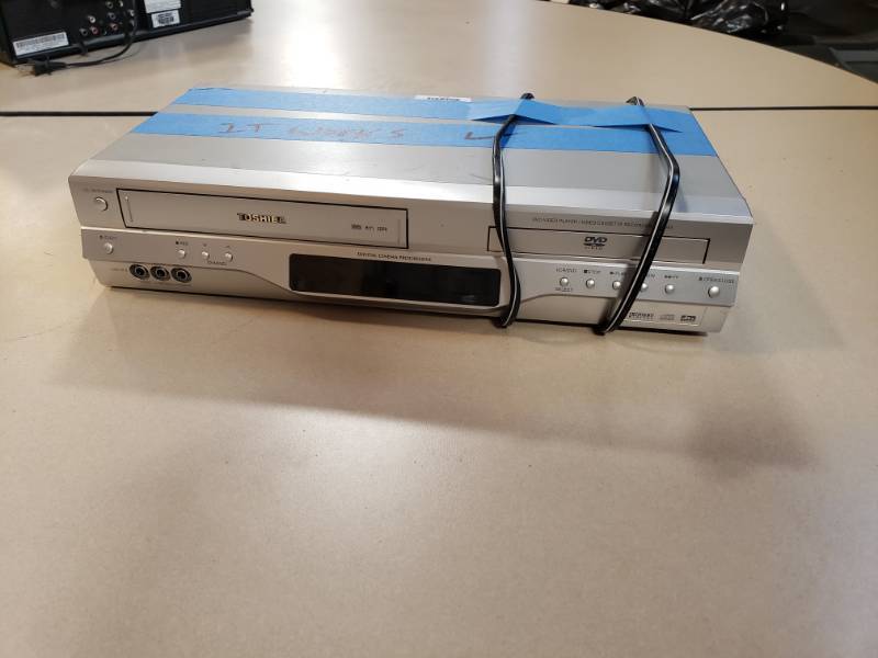 lot 65 image: Toshiba VHS DVD combo