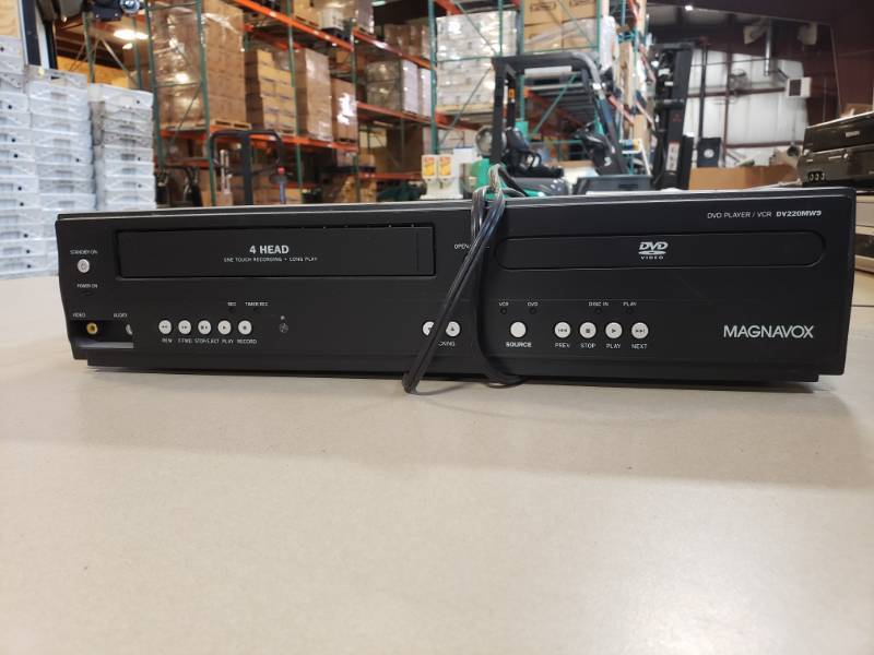 lot 67 image: Magnavox DVDVHS combo