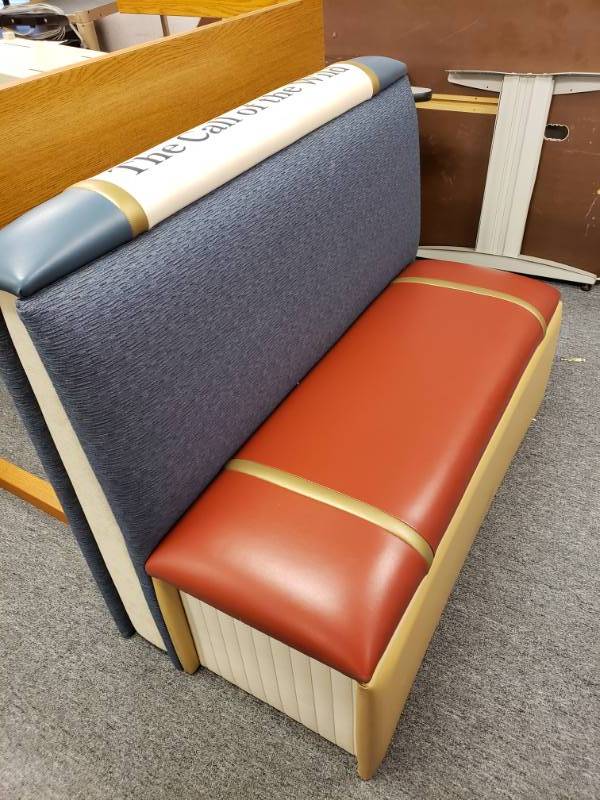 lot 96 image: Padded Reading Bench