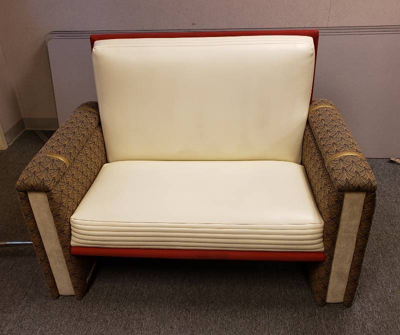 lot 95 image: Padded Reading Chair