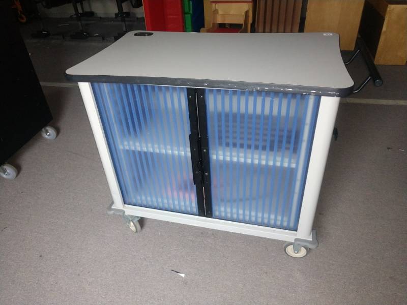 lot 84 image: Rolling Laptop Cart